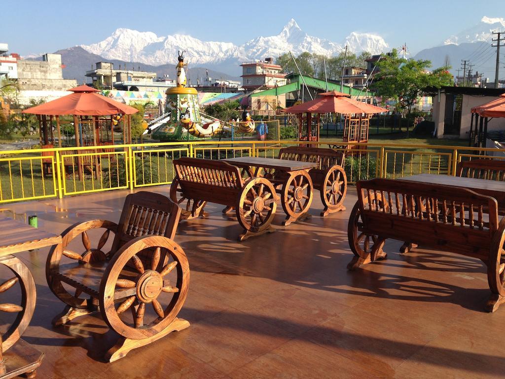 Hotel Jal Mahal Pokhara Exteriör bild