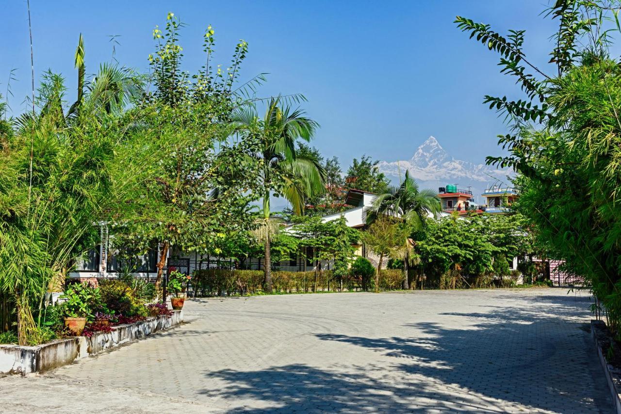 Hotel Jal Mahal Pokhara Exteriör bild